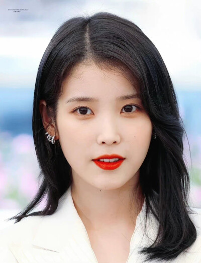 IU | 戛纳电影节
cr:砂糖收藏家