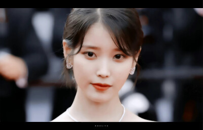 IU | 戛纳电影节
cr:布可里芋