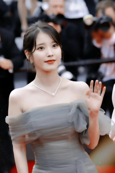 IU | 戛纳电影节
cr:布可里芋