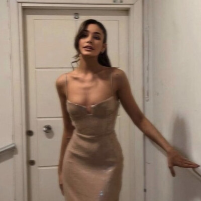 
ᴿᴬᴵᴺᴮᴼᵂ ᴬᴸᴸᴮᵁᴮᴮᴸᴱ ᴮᴬᴮᴱ
欧美头像 女头 仙女 ins自截
