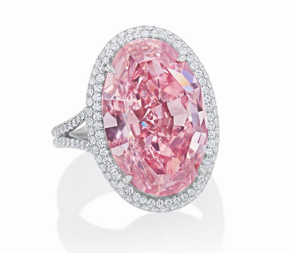  Christie's 佳士得香港拍卖 粉钻和钻石戒指 粉钻主石重 14.93ct 色级 Fancy Vivid Pink 净度 VVS1 单克拉价格 217.6万美元