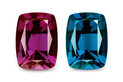 美国「Smithsonian Institution 史密森尼学会」馆藏 17.08ct「Whitney Alexandrite」变石，采用枕形切割，开采自巴西 Hematita 矿区，由美国慈善家 Coralyn Wright Whitney 捐赠