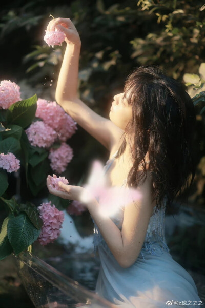 _水光
出镜@-栗崽-
摄影@z琼之之之
#重庆约拍##少女写真# ​