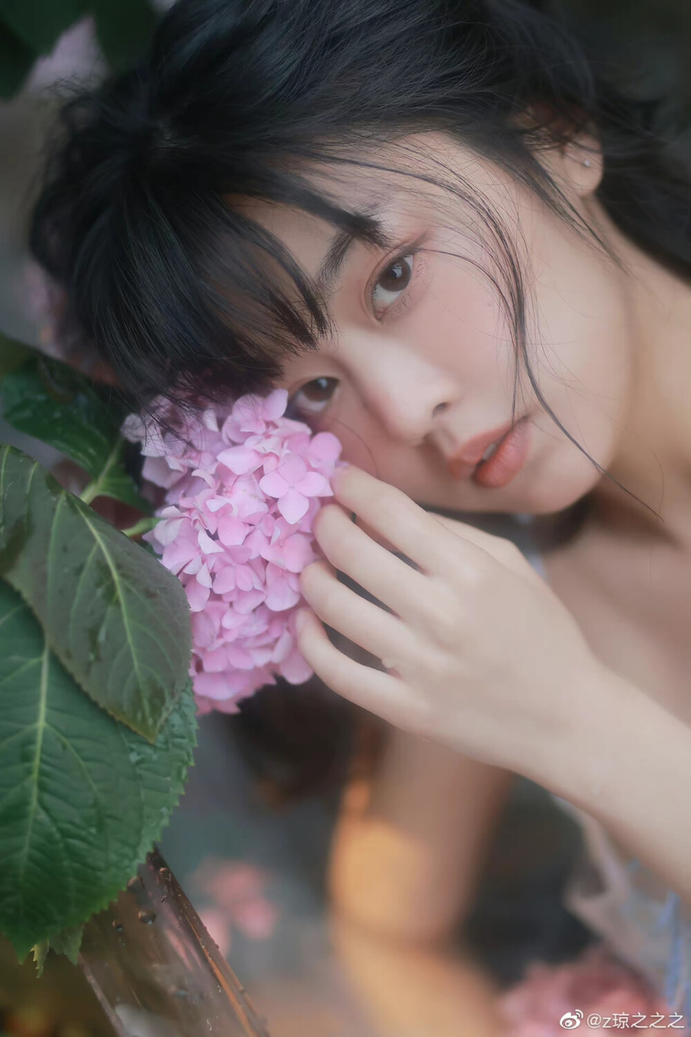 _水光
出镜@-栗崽-
摄影@z琼之之之
#重庆约拍##少女写真# ​