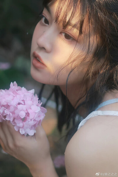 _水光
出镜@-栗崽-
摄影@z琼之之之
#重庆约拍##少女写真# ​