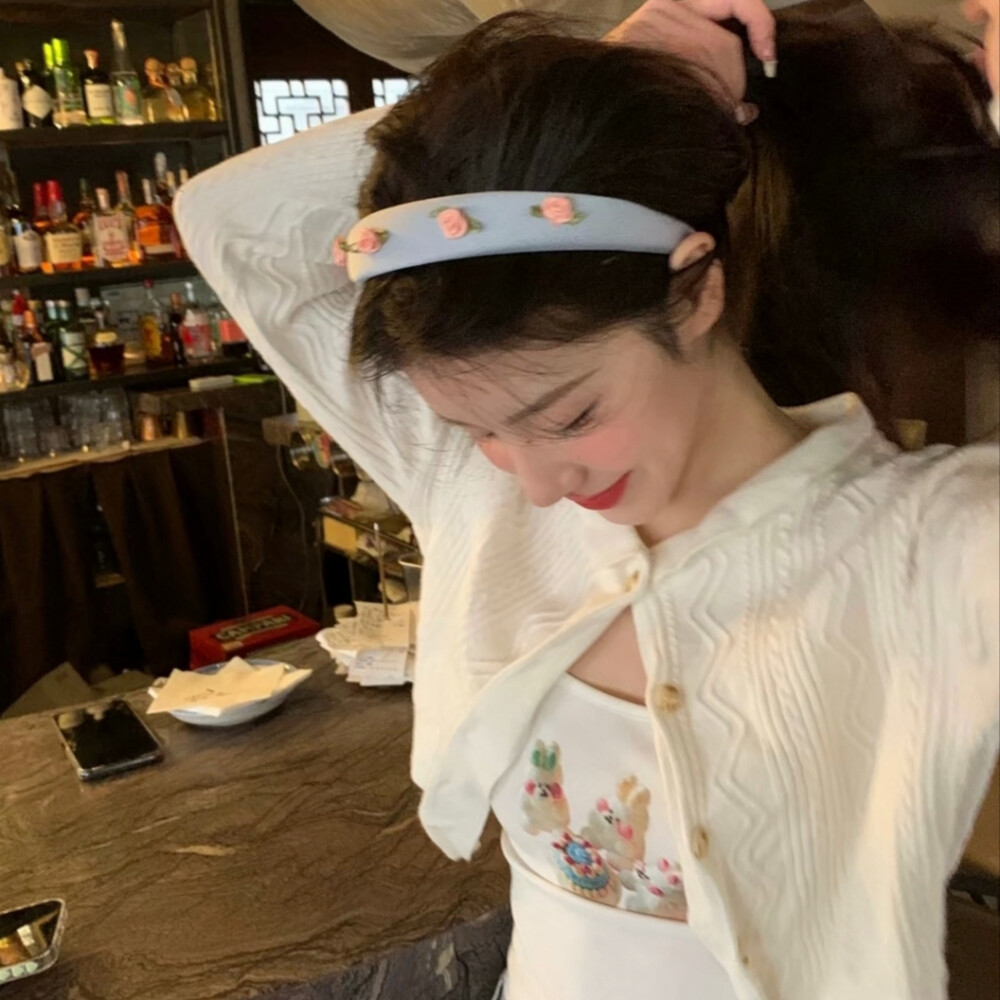 女头
“如果沟通有障碍那就接吻”