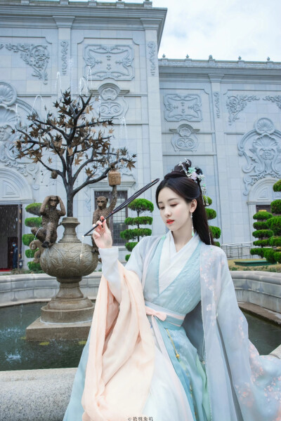 长月烬明|叶冰裳|陈都灵
cr.奶桃兔叽-