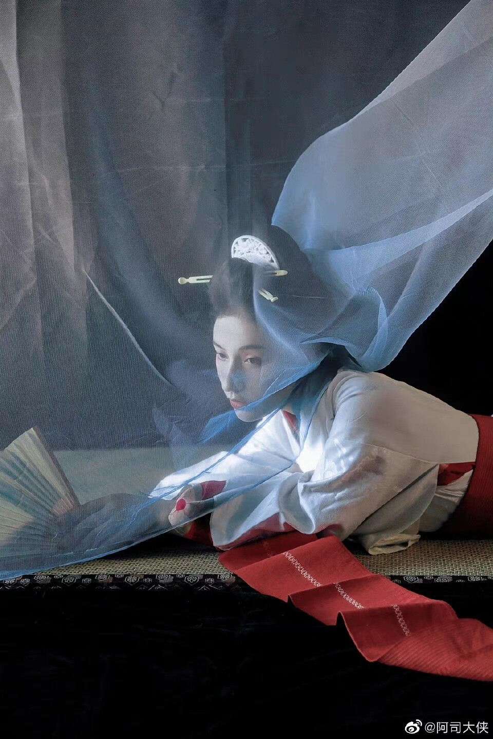 「 世間話 」
摄影@阿司大侠
出镜@春-山-
#成都约拍##杭州约拍#