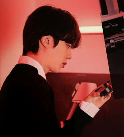 金硕珍
Proof Standard Edition Scan
cr:mahoneysuga