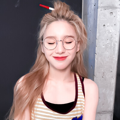 ▸ 田姬振· 眼镜的美丽示范ᏊꈍꈊꈍᏊ