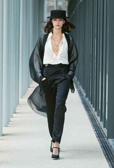 Chanel Métiers d’art 2021/22 