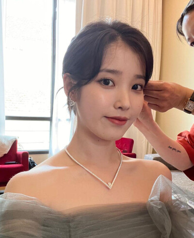 IU(李知恩)