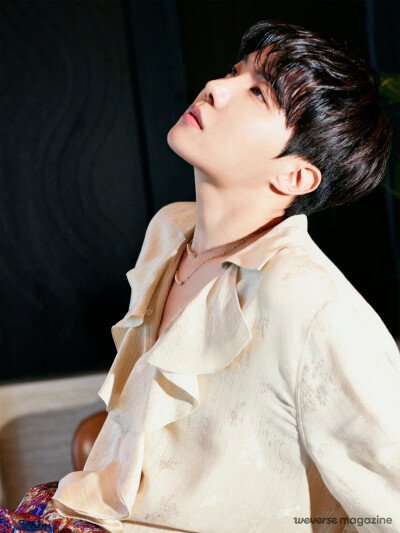 郑号锡
220613 Weverse Magazine