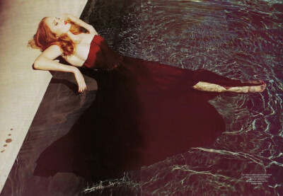 Harper's BAZAAR UK October 2009
Lily Cole photographed by Guy Aroch
[weibo@Tangyimem]