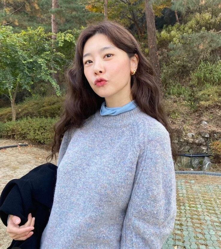 完美驾驭知性和休闲两种风格的GIRL‘S DAY朴素珍小姐姐的日常穿搭。 ​