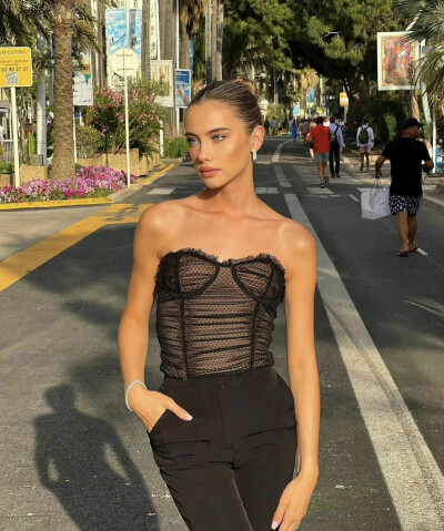 BY爱喝可乐的古娜小姐