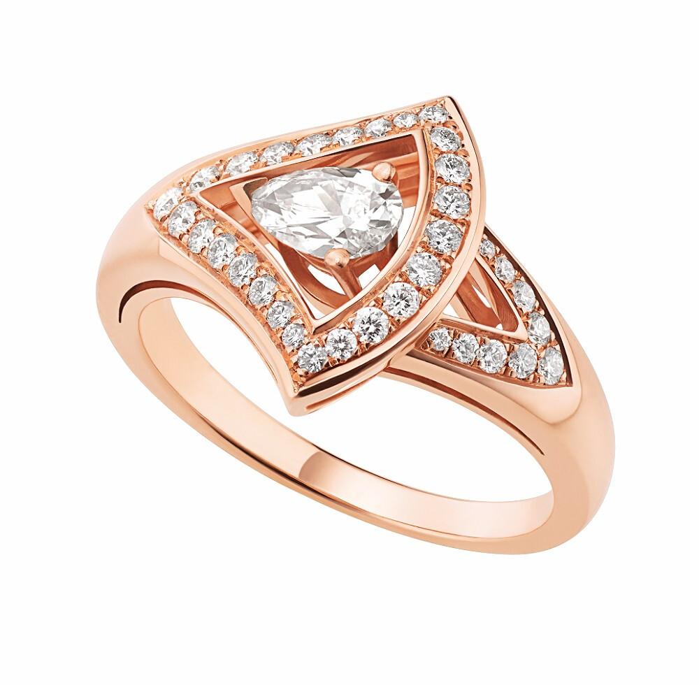 Bulgari 宝格丽「Divas'Dream」系列以「古罗马卡拉卡拉浴场」马赛克地砖为灵感诠释「扇形」图案 玫瑰金挂坠项链、戒指、手镯、耳坠 镶嵌粉色碧玺、绿色碧玺、锰铝榴石、蓝色托帕石和紫水晶，点缀圆形切割钻石