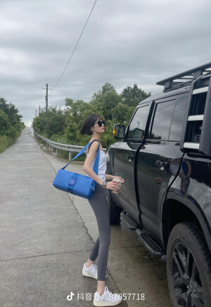 短发女生 小可爱