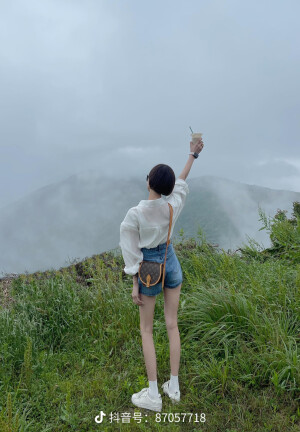 短发女生 小可爱