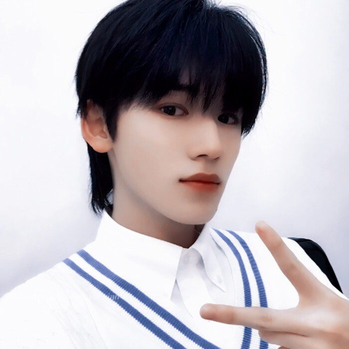 宋亚轩。
二转注明dt安呈初在内卷。
看专辑。