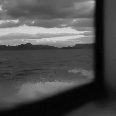  走进你走进了痛苦 ，离开你也离开了幸福