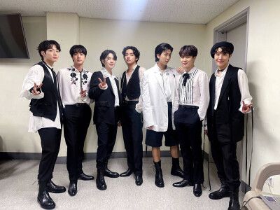 防弹少年团BTS
【推更新】
[今日的防弹] 多亏阿米们可靠的应援获得了1位! 一直都很感谢!期待一下防弹少年团的下一个舞台吧
#今弹模仿少年团 #获奖少年团
#我们阿米获奖啦 #BTS #防弹少年团  #BTS_Proof  #YetToCom…