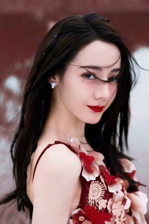 迪丽热巴｜榴花燃夏

#迪丽热巴# ​​​