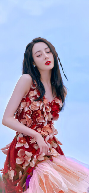 迪丽热巴｜榴花燃夏

#迪丽热巴# ​​​