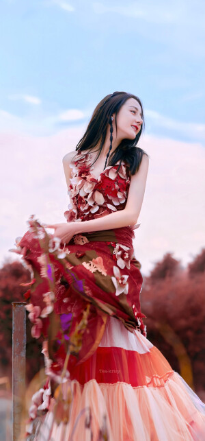 迪丽热巴｜榴花燃夏

#迪丽热巴# ​​​