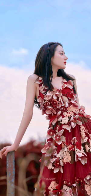 迪丽热巴｜榴花燃夏

#迪丽热巴# ​​​