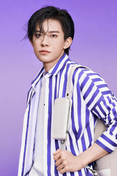 易烊千玺 x Emporio Armani 