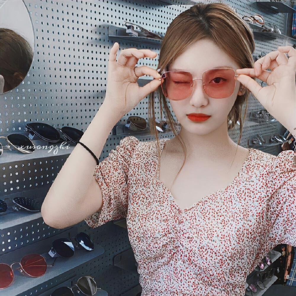 宁艺卓√
·
©不注 by许颂知
·
“错过了落日余晖还会有满天星辰。”