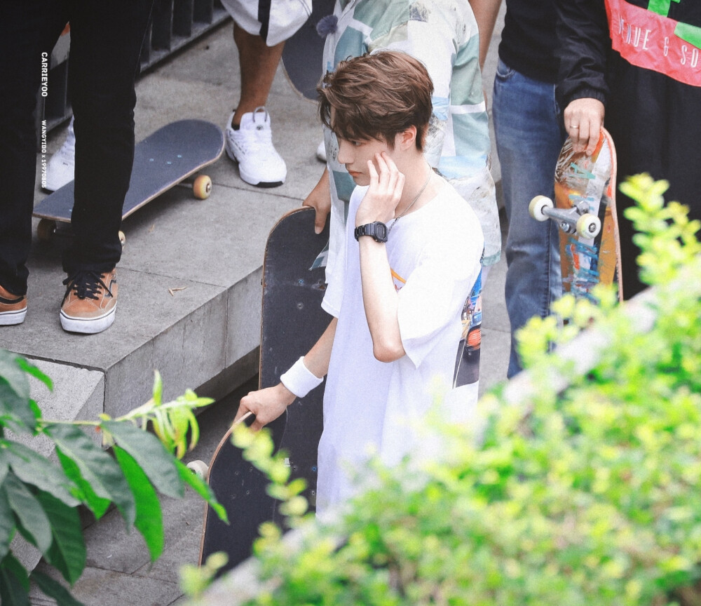 190620 极限青春录制 @UNIQ-王一博 ☀活泼可爱王板仔☀ cr:logo ​​​