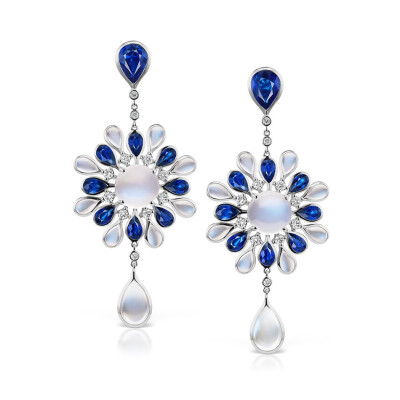纽约珠宝设计师 Maria Canale「Drop」系列以「水滴」为灵感 白金挂坠项链、耳坠 镶嵌弧面切割月光石、水滴形切割蓝宝石，点缀圆形切割钻石