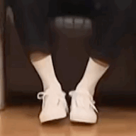 (●.●)穿白袜子のjiojio好可爱(●.●) cr:口袋丸啵