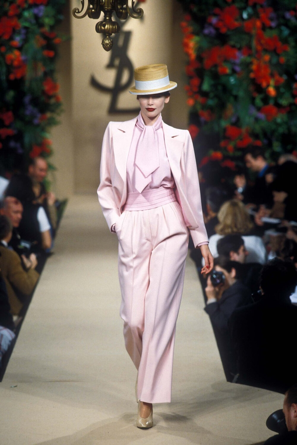 Yves Saint Laurent Haute Couture Spring 1997
[weibo@Tangyimem]