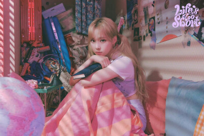 aespa《Life’s Too Short》
➫ 2022.06.24.#aespa# #æspa#
#LifesTooShort# 柳智敏 宁宁 金玟庭