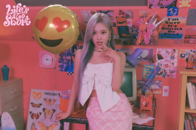 aespa《Life’s Too Short》
➫ 2022.06.24.#aespa# #æspa#
#LifesTooShort# 柳智敏 宁宁 金玟庭