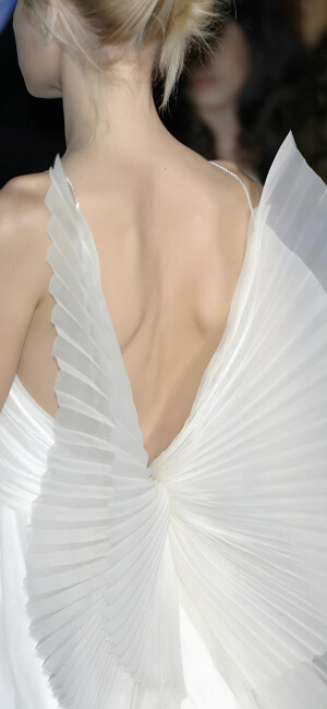 ：半句再见
                                           ⚪️