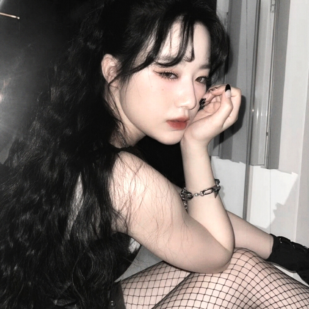 
Look at my toe 나의 Ex 이름 Tattoo"TOMBOY