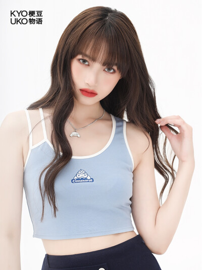 姐妹们，都冲了梗豆物语家这个玉桂狗联名的小背心嘛，甜美运动背心真的很戳我，而且右肩的这个真的好心机鸭，嘎嘎好看(｡･ω･｡)ﾉ♡ 