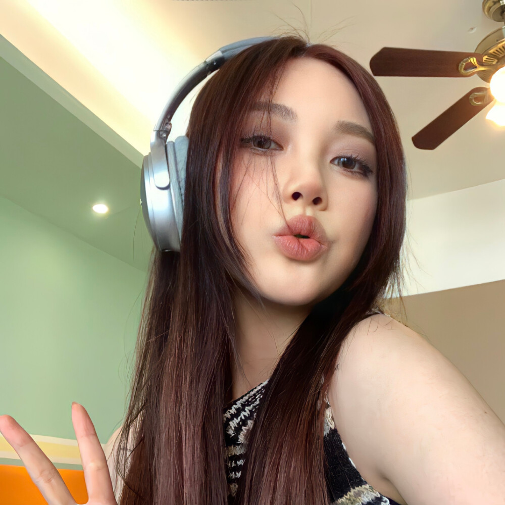 女
