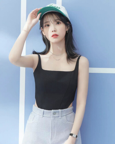 IU ｜ 李知恩
©onIyU-IU李知恩