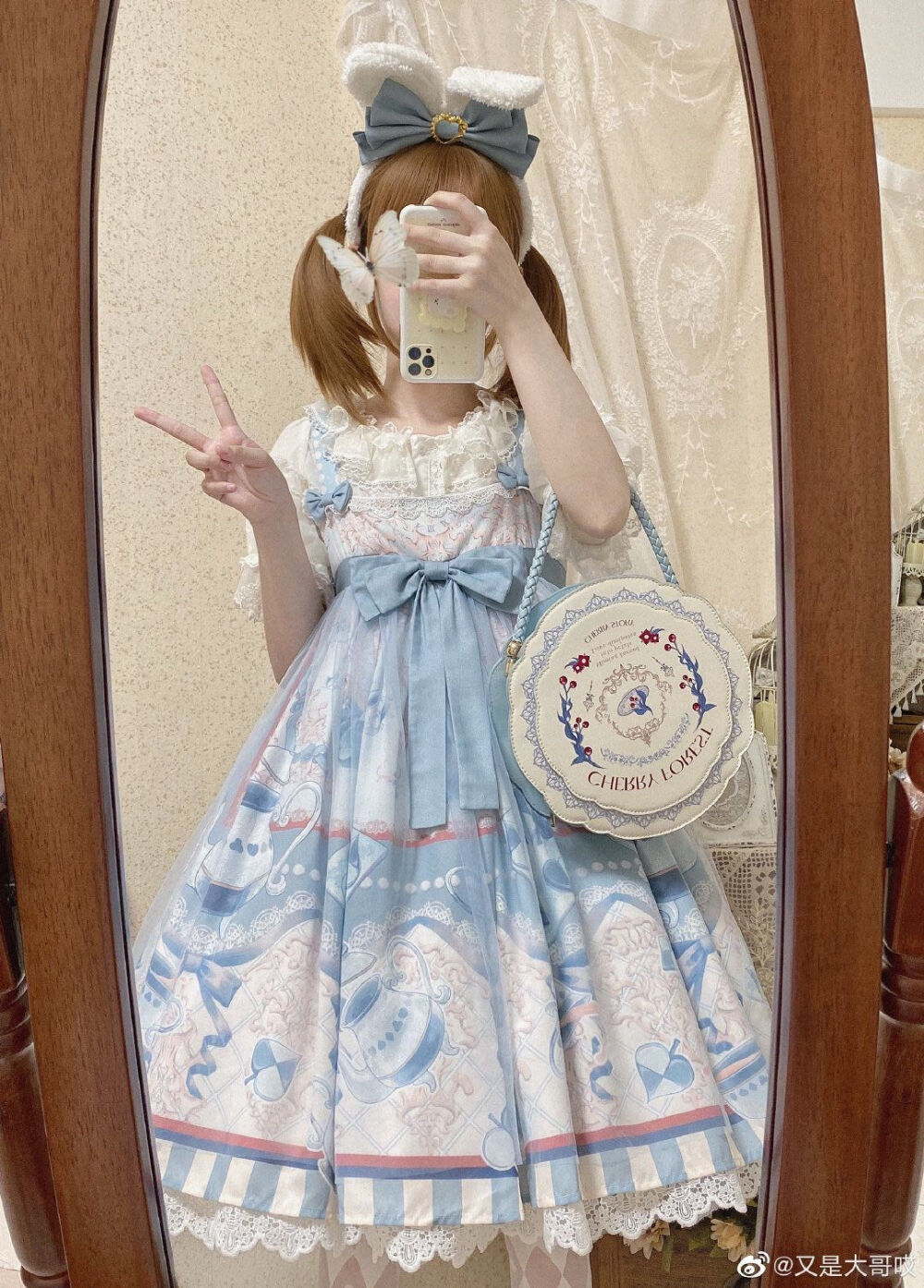 [cp]#LOLITA[超话]#夏日炎炎，有你更甜！夏天来了怎么会没有小甜裙的陪伴呢！仙境爱丽丝AW他家的茶会sp真的很可爱呀，柄图也很有设计感#lolita装扮##lolita原创设计##lolitafashion# ???[/cp]