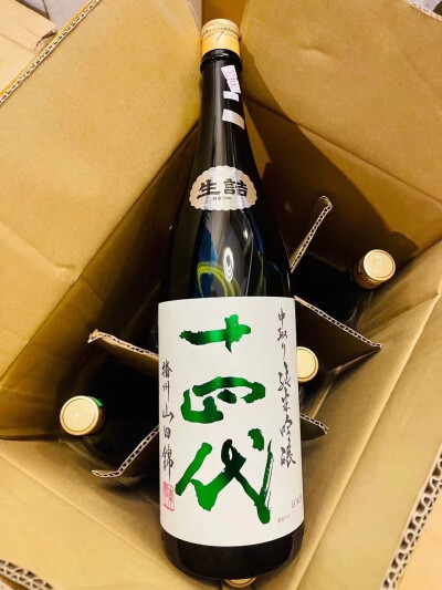 十四代 播州山田锦 中取"纯米吟酿
日本酒类别：清酒/ SAKE / NIHONSHU
清酒铭柄:十四代 / JUYONDAI
生产地区：日本山形具
酒造名称：高木酒造
产品级别:纯米吟酿酒
原料米：山田锦
精米步合：50%
酒精度：16%
容量：…