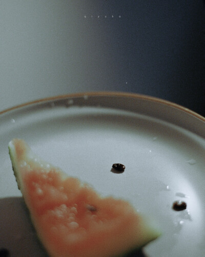 很喜欢栖聿的图，作者微博：栖聿。
喜欢可以关注。