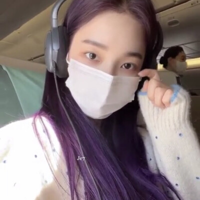 …>_<…