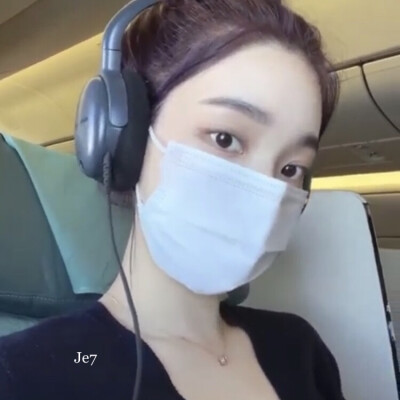 …>_<…