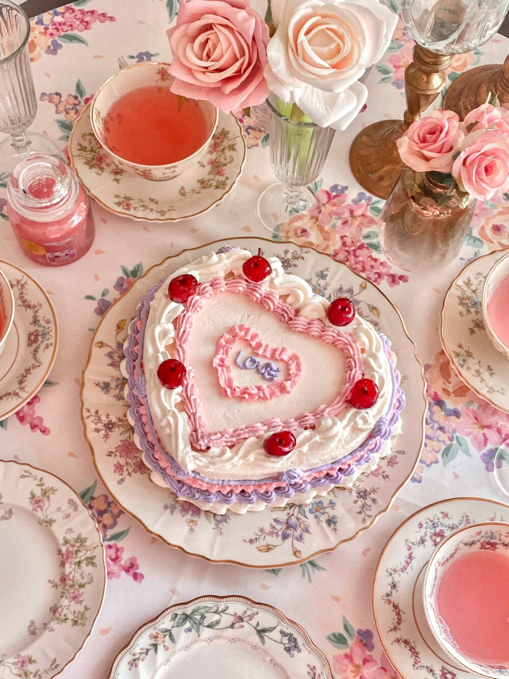 甜品少女心锁屏壁纸粉色壁纸草莓蛋糕是甜蜜蜜美食啊!