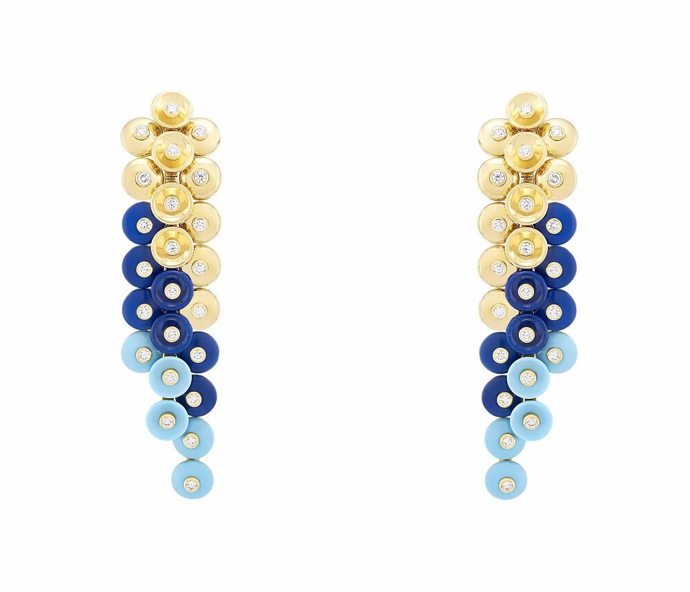 Van Cleef & Arpels 梵克雅宝「Bouton d'Or」系列充满夏日气息 金质项链、挂坠项链、手链、戒指、耳坠 镶嵌青金石珠片、绿松石珠片和圆形切割钻石 「Paillette」金箔珠片